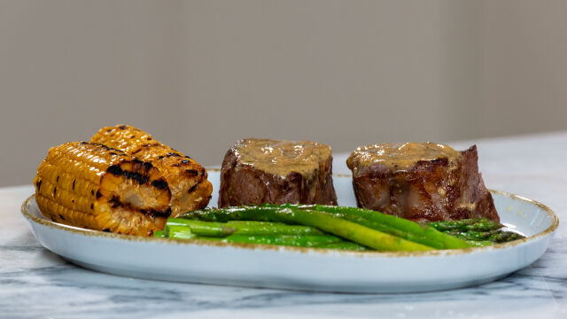 Posta Barrosã com Milho Assado e Espargos