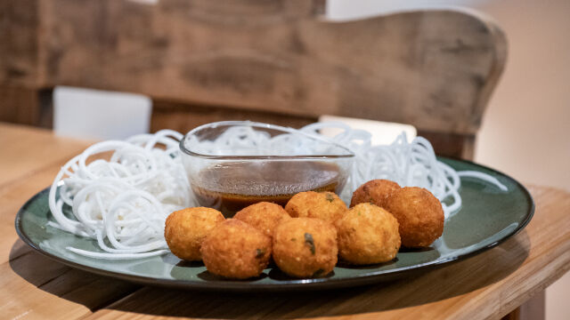 Falafel de Lentilhas com Molho Agridoce