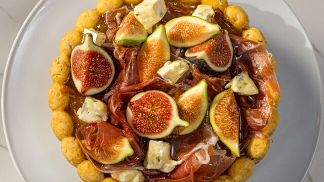 Bolo de Enchidos com Figos e Queijo Azul