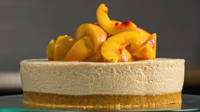 Cheesecake de Tahini e Pêssegos