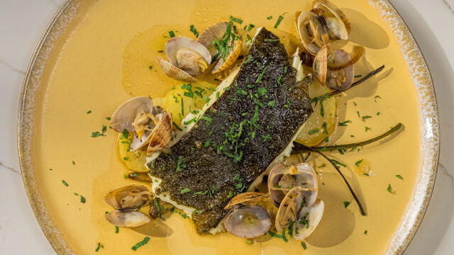 Pregado no Forno com Amêijoas