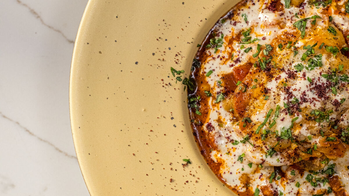 Bacalhau Estufado com Tahini, Sumac e Lima Seca