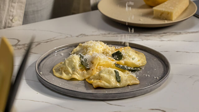 Ravioli de Requeijão e Limão com Manteiga de Sálvia