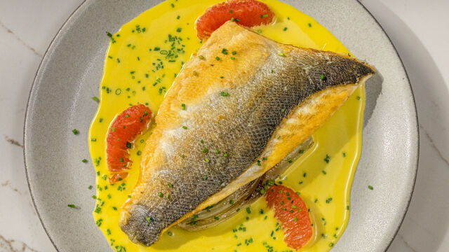 Dourada com Funcho e Molho de Citrinos