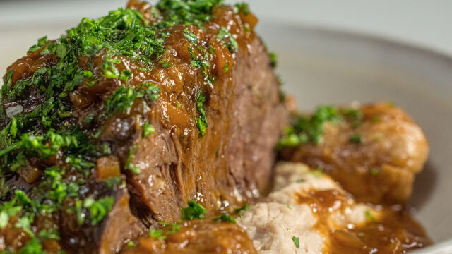 Bochechas de Vitela com Puré de Castanha