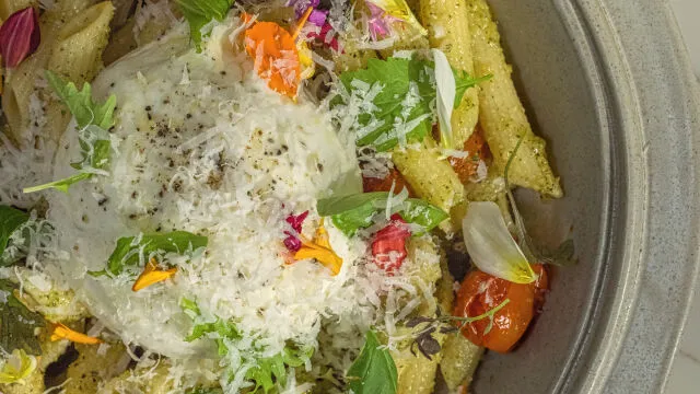 Salada de Penne com Pesto de Poejo