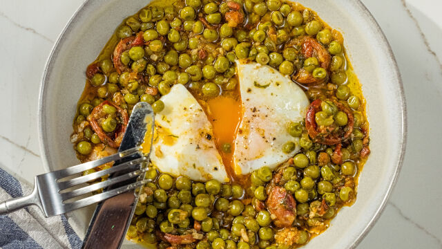 Ervilhas com Ovos Escalfados