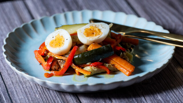 Legumes no Forno com Ovos Cozidos