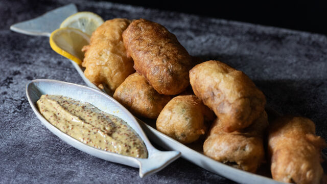Pastéis de Camarão e Pescada em Folhas de Alface