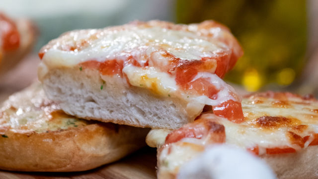 Bruschettas com Manteiga de Alho Confitado