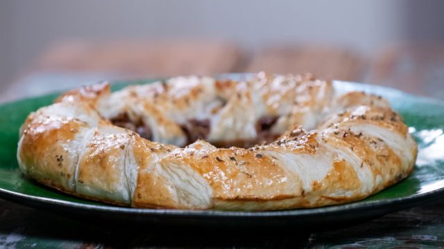 Coroa de Camembert com Nozes, Mel e Tomilho