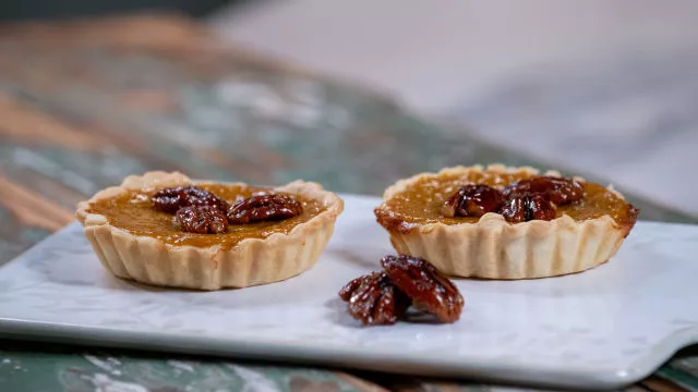 Tarteletes de Abóbora com Especiarias e Nozes Pecan