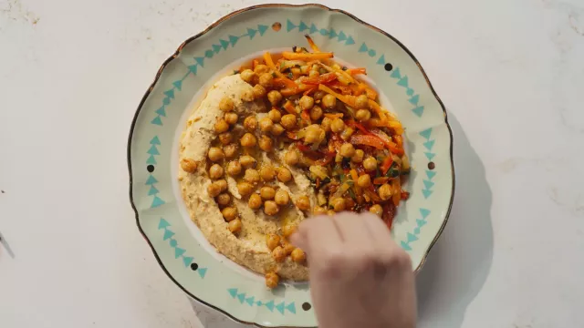 Húmus com Toppings Assados