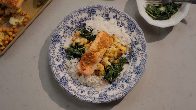 Traybake de Salmão com Grão e Couve-Flor