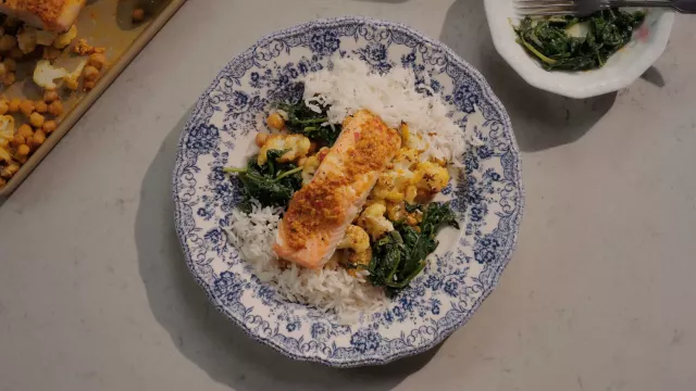 Traybake de Salmão com Grão e Couve-Flor