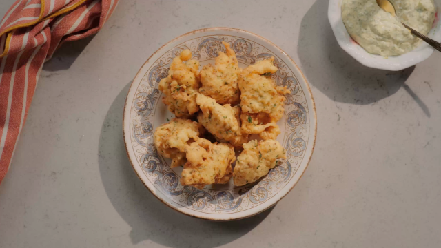 Pataniscas de Bacalhau e Camarão com Maionese de Limão
