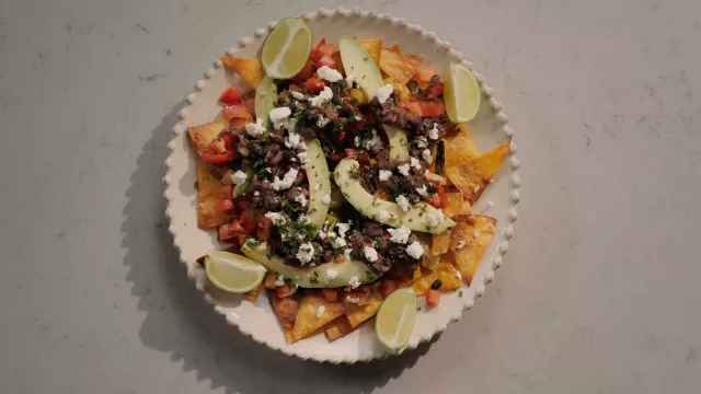 Salada de Tortilhas com Abacate e Pico de Gallo