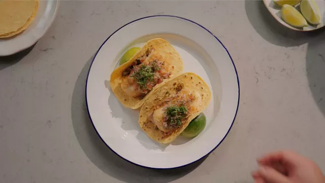 Tacos de Peixe com Creme de Chipotle