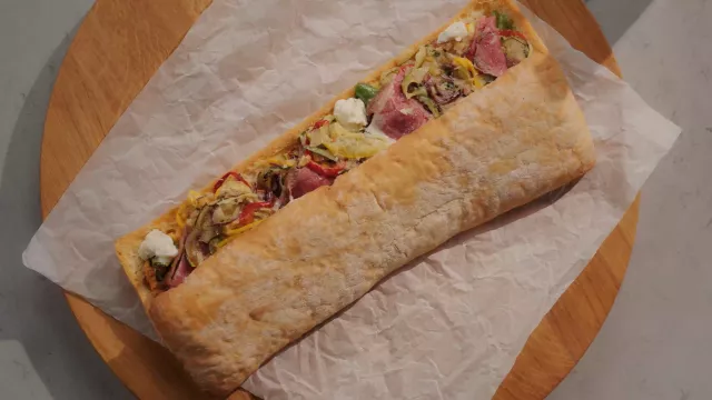 Ciabatta com Bife, Legumes Assados e Queijo Gorgonzola