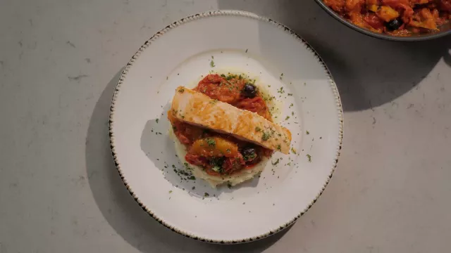 Lombos de Salmão da Noruega com Molho de Tomate, Laranja e Cominhos