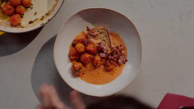 espécie de Gaspacho de Tomate com Bacon