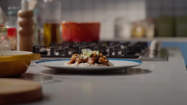 Frango caramelizado com arroz de leite de coco