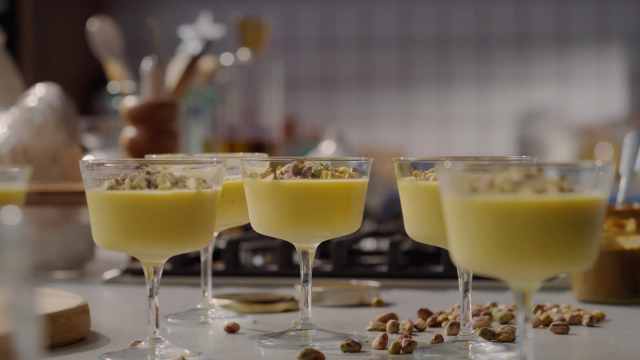 Mousse de Manga com surpresa de pistácio