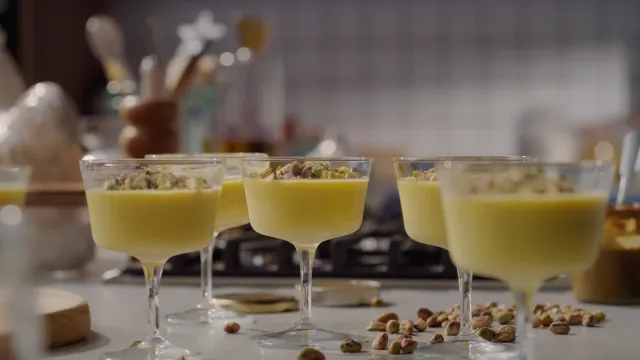 Mousse de Manga com surpresa de pistácio
