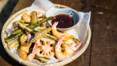 Tempura od škampa i povrća