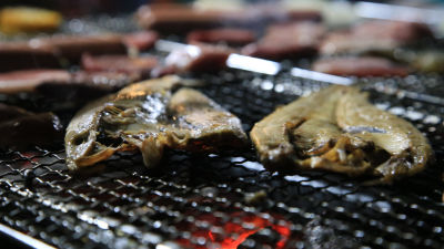 Šnjur sa roštilja sa sambal badžak prelivom