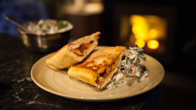 Piletina sa puterom i naan tortiljom