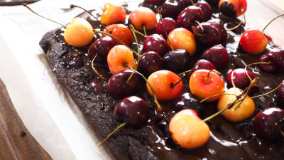 Torta od starog hleba sa čokoladom i trešnjama