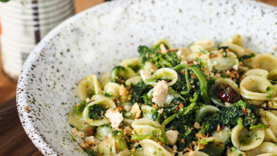 Orečijete (vrsta testenine) sa rapinijem (italijanski brokoli) i prezlama