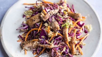 Salata od kineske piletine sa prelivom od slanine