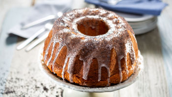 Kuglof torta od smeđeg putera sa prelivom od maka