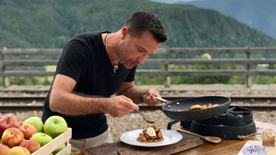 Izvrnuta biskvitna torta od jabuka