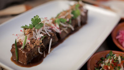 Govedina sa zelenim čilijem pečenim na vatri