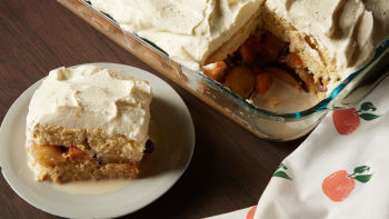 Torta “Cuatro Leches” sa šljivama i kajsijama