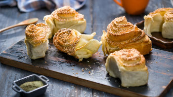 Okrugla vekna s puterom i samardalom