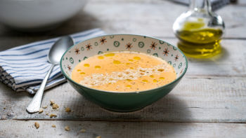 Čorba od batata s pečenim lešnicima