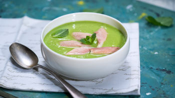 Krem čorba od graška s dimljenom pastrmkom