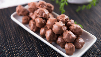 Čokoladne kocke s kremom od vanile