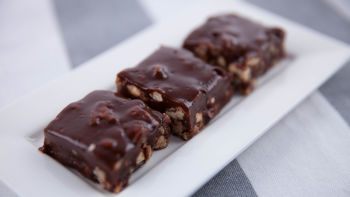 Kocke od pekanskog oraha, čokolade i karamele