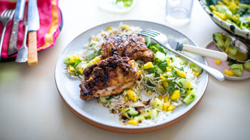 Jamajkanska piletina sa salsom od manga