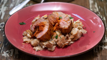 Punjeni svinjski file s nudlama i pravim vrganjima