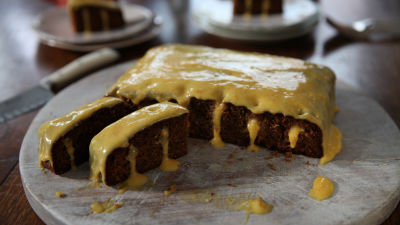 „Poke“ kolač sa narandžom i kafom