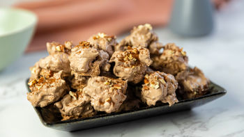 Čokoladne meringu puslice sa orašastim plodovima