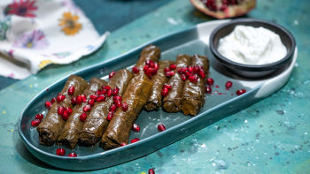 Listovi vinove loze punjeni bulgurom i sušenim paradajzom