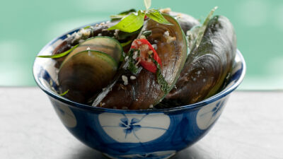 Halong školjke kuvane u kokosovom mleku sa aromom limunske trave