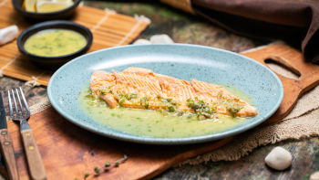 Pastrmka sa sosom od limuna